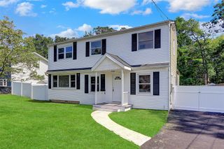 300 Prairie Drive, North Babylon, NY 11703
