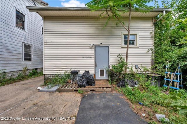 121 Smith Avenue, Lansing, MI 48910