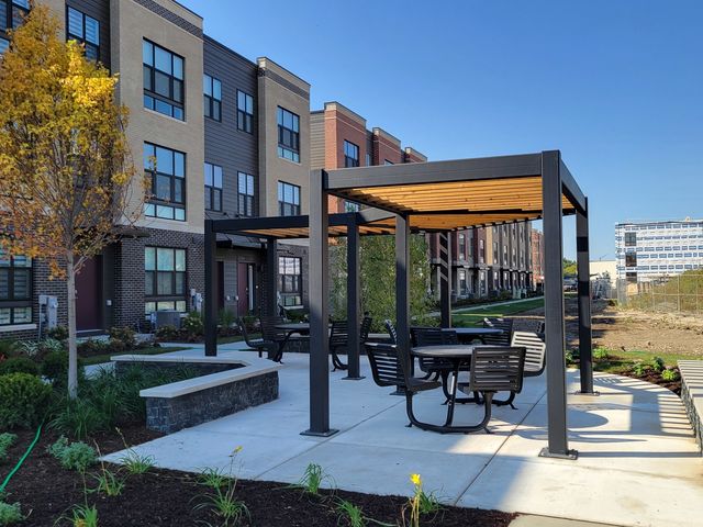 373 Summit Circle, Lombard, IL 60148