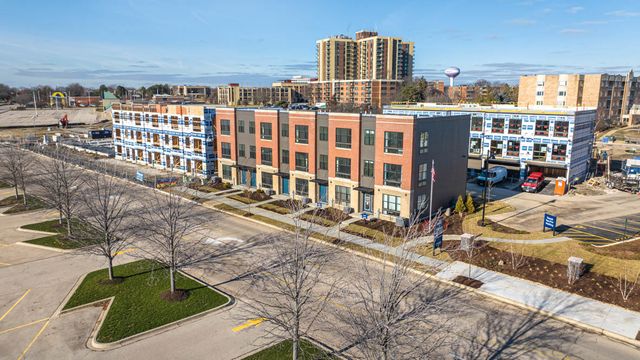 373 Summit Circle, Lombard, IL 60148