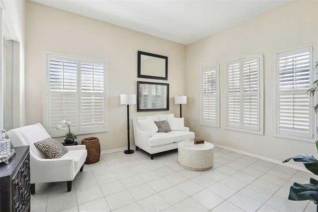 10211 QUAILS LANDING AVENUE, Tampa, FL 33647