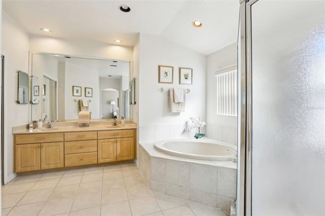10211 QUAILS LANDING AVENUE, Tampa, FL 33647