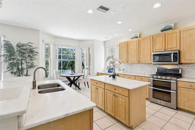 10211 QUAILS LANDING AVENUE, Tampa, FL 33647