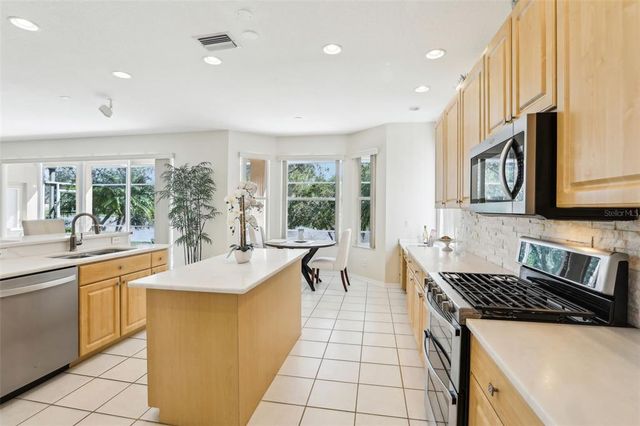 10211 QUAILS LANDING AVENUE, Tampa, FL 33647