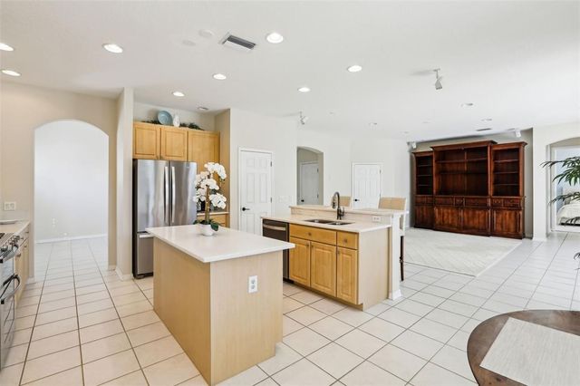 10211 QUAILS LANDING AVENUE, Tampa, FL 33647