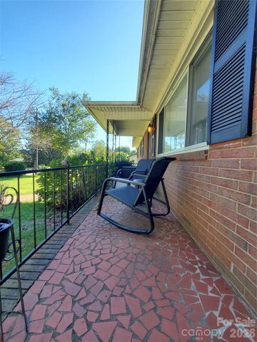 596 Georgia Avenue, Statesville, NC 28677
