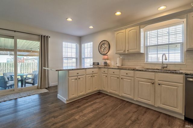 2807 Laura Lynn Lane, Newburgh, IN 47630