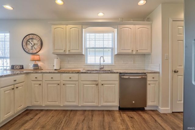 2807 Laura Lynn Lane, Newburgh, IN 47630