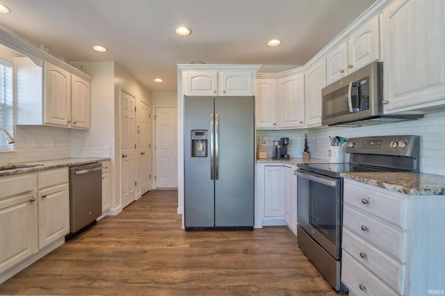 2807 Laura Lynn Lane, Newburgh, IN 47630