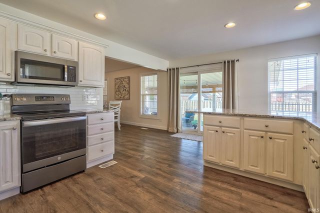 2807 Laura Lynn Lane, Newburgh, IN 47630