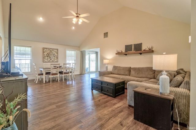 2807 Laura Lynn Lane, Newburgh, IN 47630