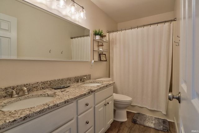 2807 Laura Lynn Lane, Newburgh, IN 47630