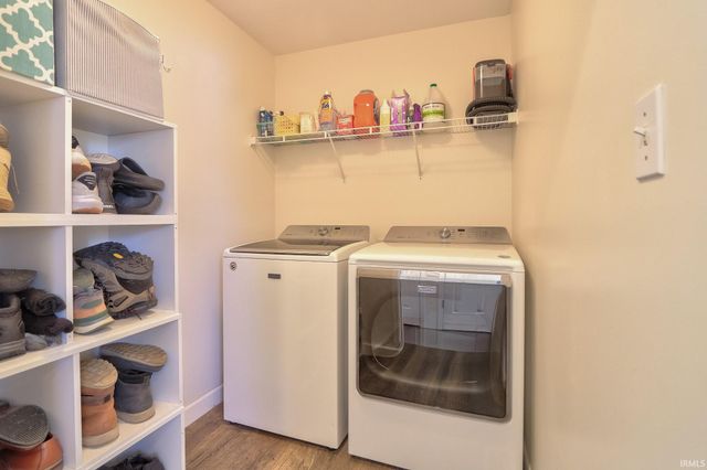 2807 Laura Lynn Lane, Newburgh, IN 47630