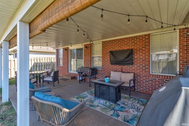 2807 Laura Lynn Lane, Newburgh, IN 47630