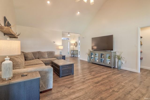 2807 Laura Lynn Lane, Newburgh, IN 47630