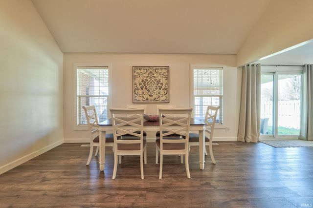 2807 Laura Lynn Lane, Newburgh, IN 47630