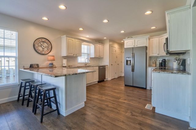 2807 Laura Lynn Lane, Newburgh, IN 47630