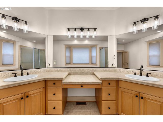 8405 Nw 17TH Ave, Vancouver, WA 98665