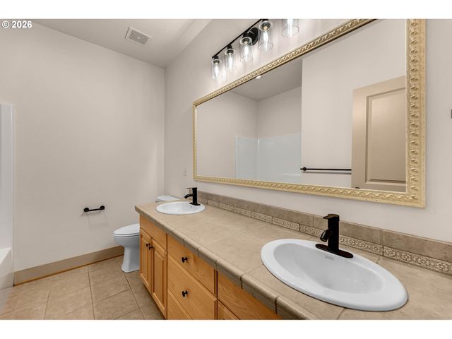 8405 Nw 17TH Ave, Vancouver, WA 98665