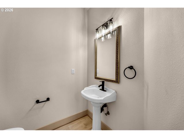 8405 Nw 17TH Ave, Vancouver, WA 98665