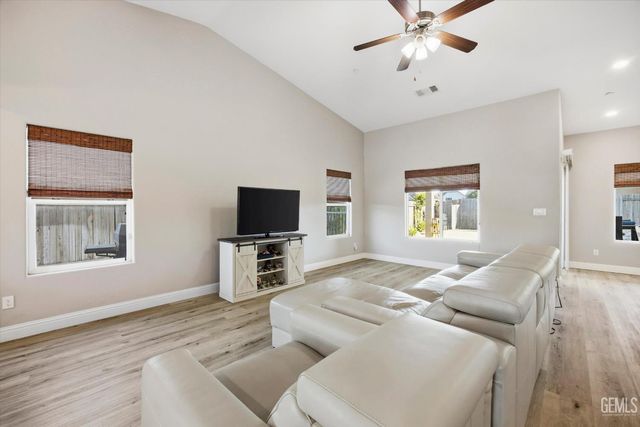 6405 Thorton Avenue, Bakersfield, CA 93313