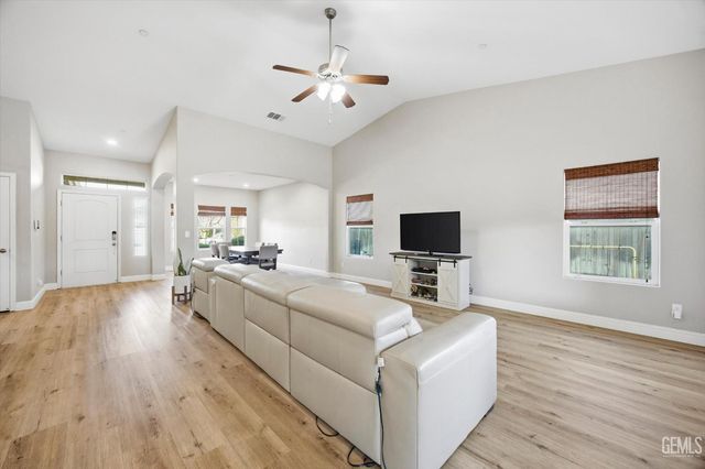 6405 Thorton Avenue, Bakersfield, CA 93313