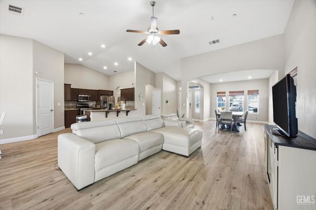 6405 Thorton Avenue, Bakersfield, CA 93313