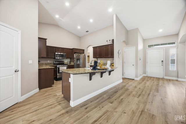 6405 Thorton Avenue, Bakersfield, CA 93313