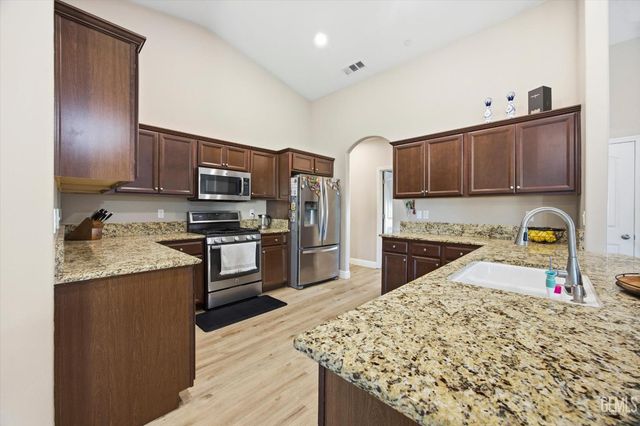 6405 Thorton Avenue, Bakersfield, CA 93313