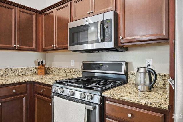 6405 Thorton Avenue, Bakersfield, CA 93313