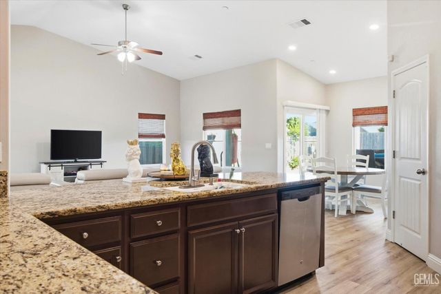 6405 Thorton Avenue, Bakersfield, CA 93313