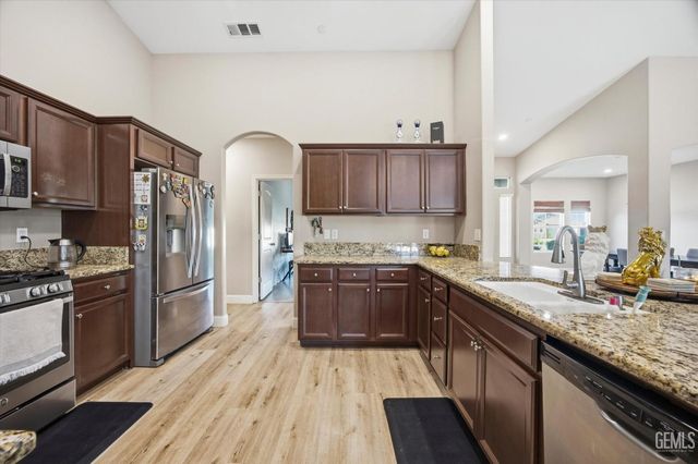 6405 Thorton Avenue, Bakersfield, CA 93313