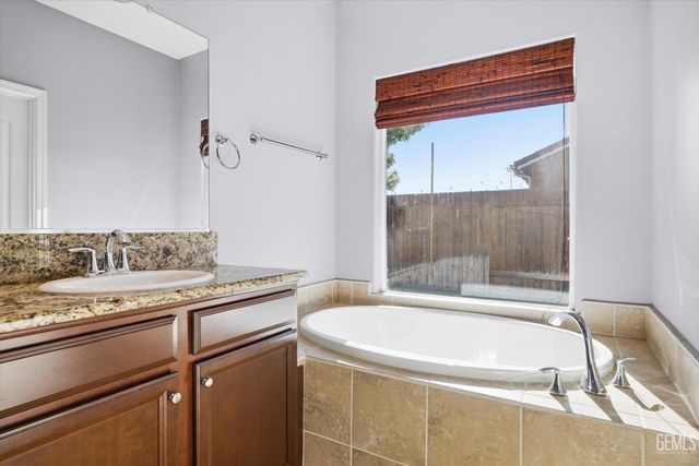 6405 Thorton Avenue, Bakersfield, CA 93313