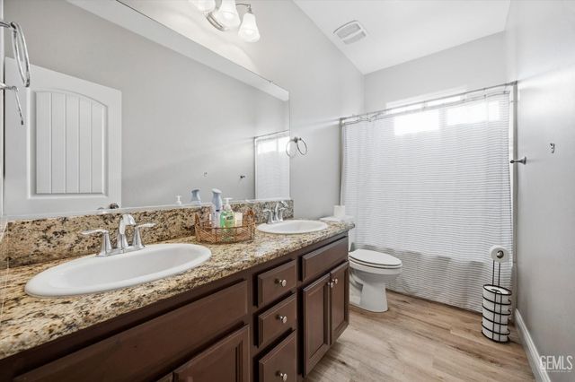 6405 Thorton Avenue, Bakersfield, CA 93313