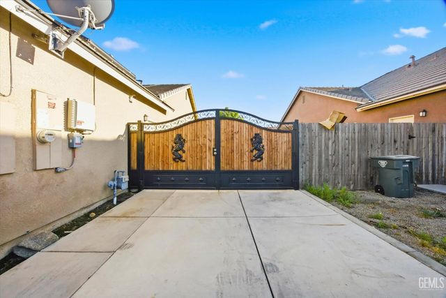 6405 Thorton Avenue, Bakersfield, CA 93313