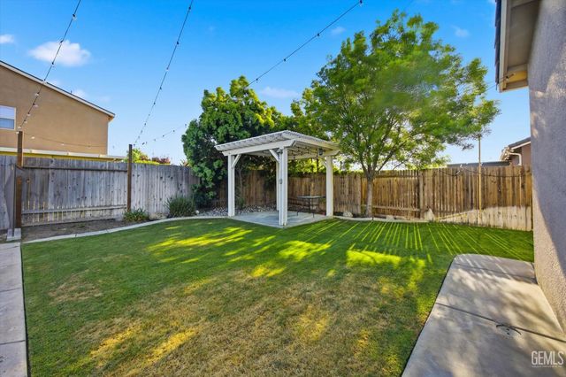 6405 Thorton Avenue, Bakersfield, CA 93313