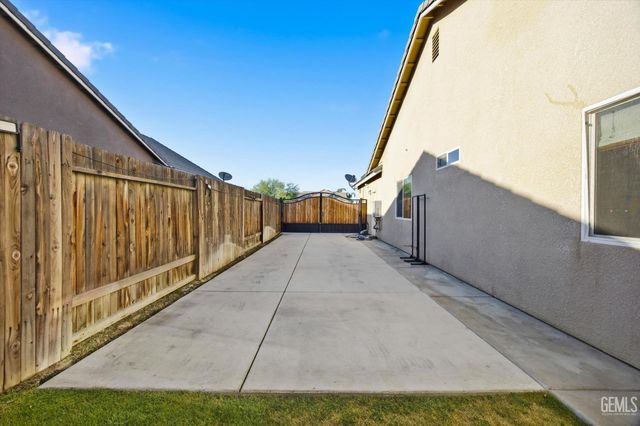 6405 Thorton Avenue, Bakersfield, CA 93313