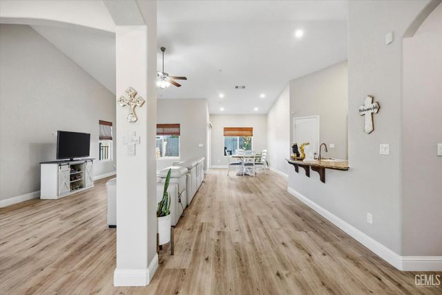 6405 Thorton Avenue, Bakersfield, CA 93313