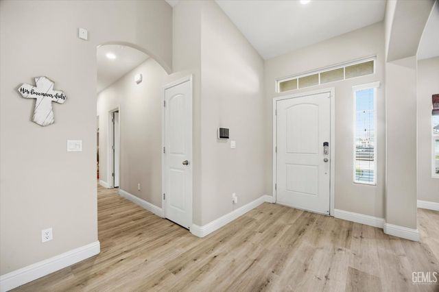 6405 Thorton Avenue, Bakersfield, CA 93313