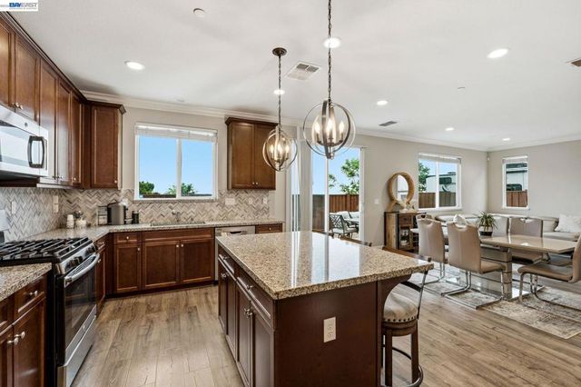 98 Driftwood Cir, Bay Point, CA 94565