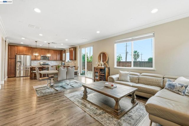 98 Driftwood Cir, Bay Point, CA 94565