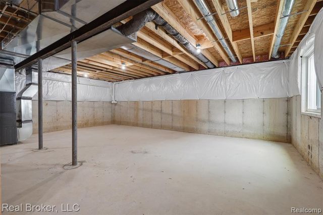 9400 Roland Drive, Brighton, MI 48116