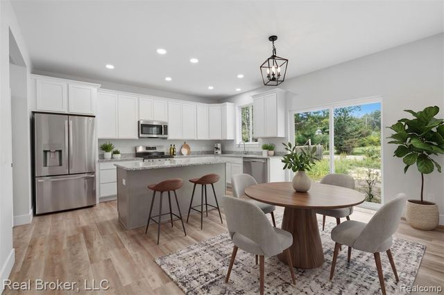 9400 Roland Drive, Brighton, MI 48116