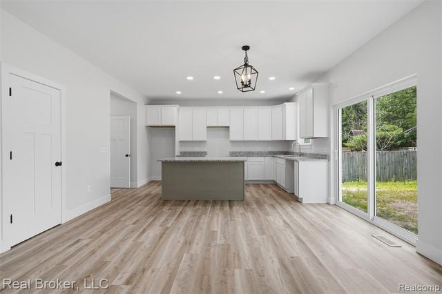 9400 Roland Drive, Brighton, MI 48116