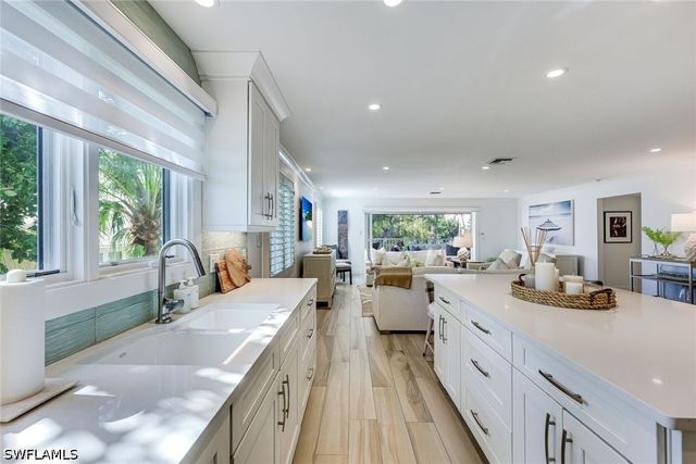 225 5th AVE S 104, Naples, FL 34102