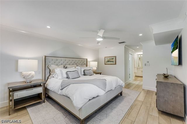225 5th AVE S 104, Naples, FL 34102