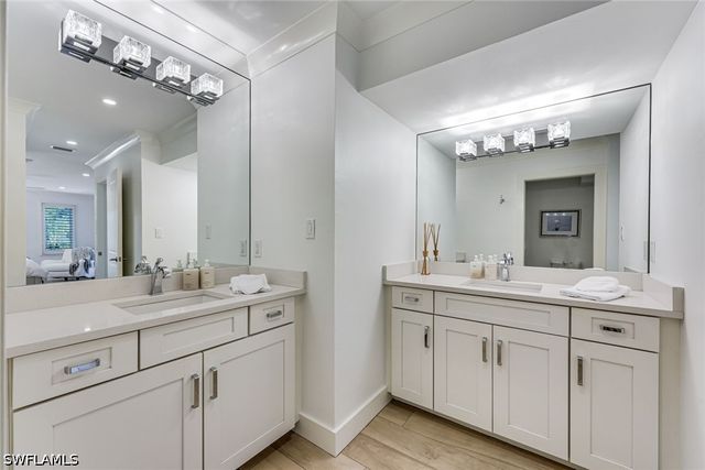 225 5th AVE S 104, Naples, FL 34102