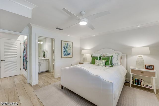 225 5th AVE S 104, Naples, FL 34102