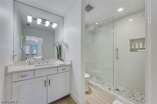 225 5th AVE S 104, Naples, FL 34102