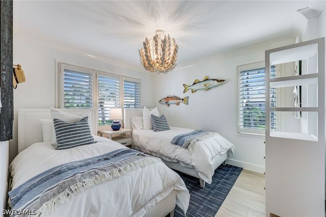 225 5th AVE S 104, Naples, FL 34102